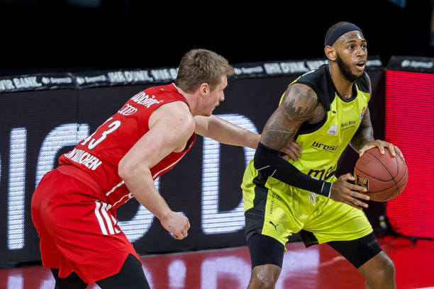 依靠内线的 依靠内线的