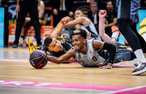 帮助年轻球 帮助年轻球